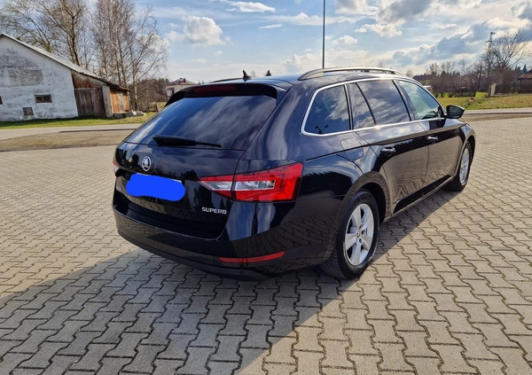 Skoda Superb cena 69900 przebieg: 188000, rok produkcji 2016 z Gorlice małe 172